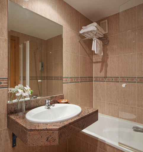 Bathroom 4, Achuri, Burgos