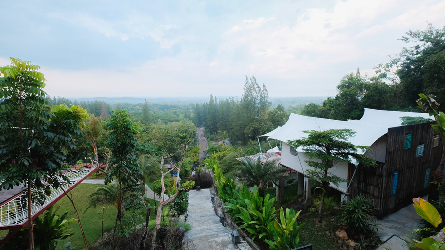 Exterior & Views 14