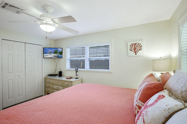 Bedroom 2, Bay Breeze Bungalow, Lee