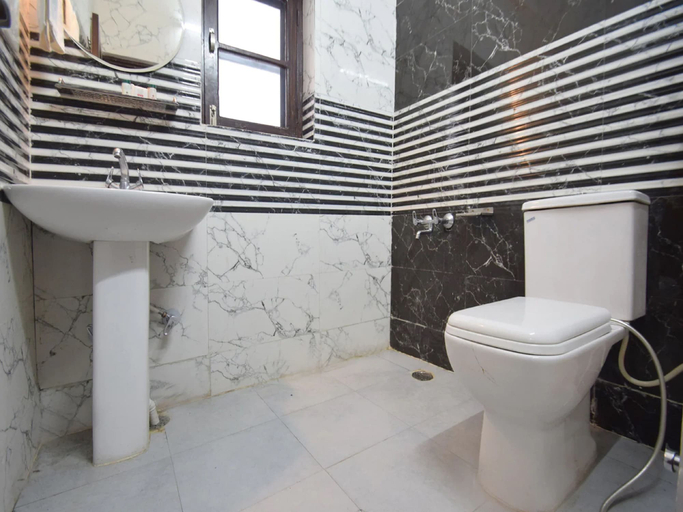 Bathroom, Goroomgo Aplin Hillden Shimla, Shimla