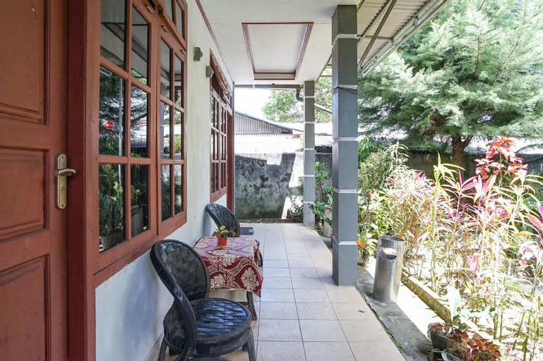 Mountain View Homestay by ZUZU, Tomohon