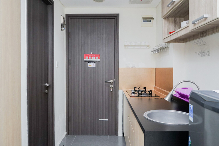 Bathroom 2, Minimalist And Comfy Studio At Bintaro Icon Apartment, South Tangerang