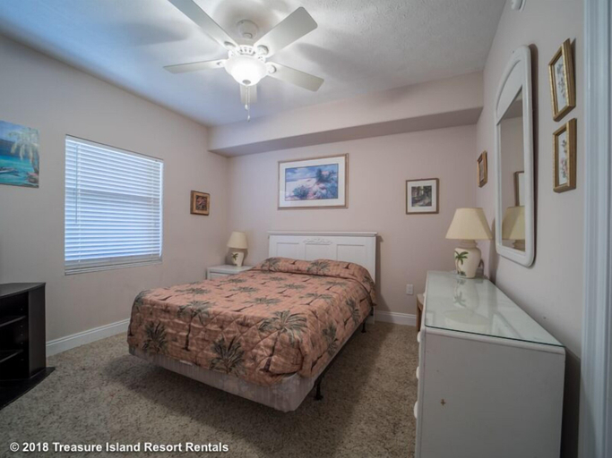 Bedroom 2, Treasure Island 2004, Bay