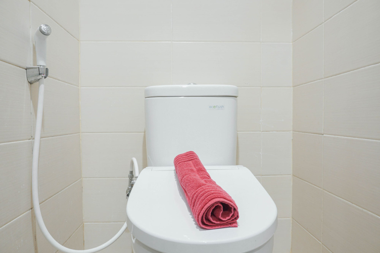 Bathroom, Spacious And Nice 2Br At Belmont Residence Puri Apartment, West Jakarta