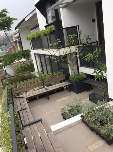 Others 5, W Valley Suite with 4 Bedrooms for up to 10 guests, Bandung