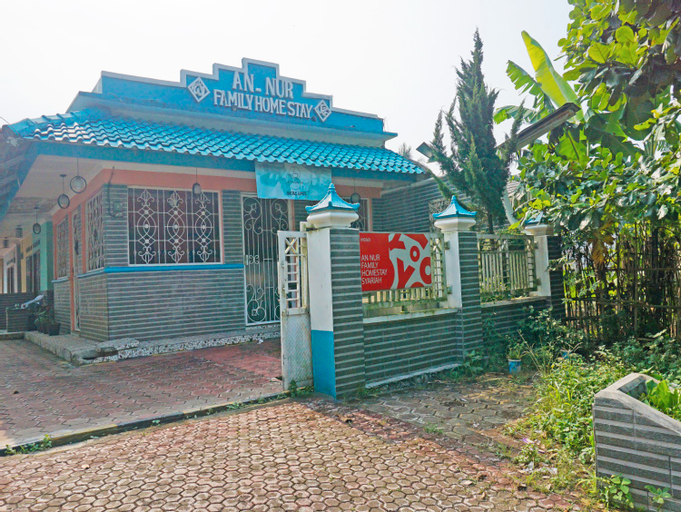 Exterior & Views 2, OYO 90369 An Nur Family Homestay Syariah, Bogor