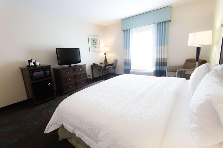 Bedroom 3, Hampton Inn & Suites Middlebury, Elkhart