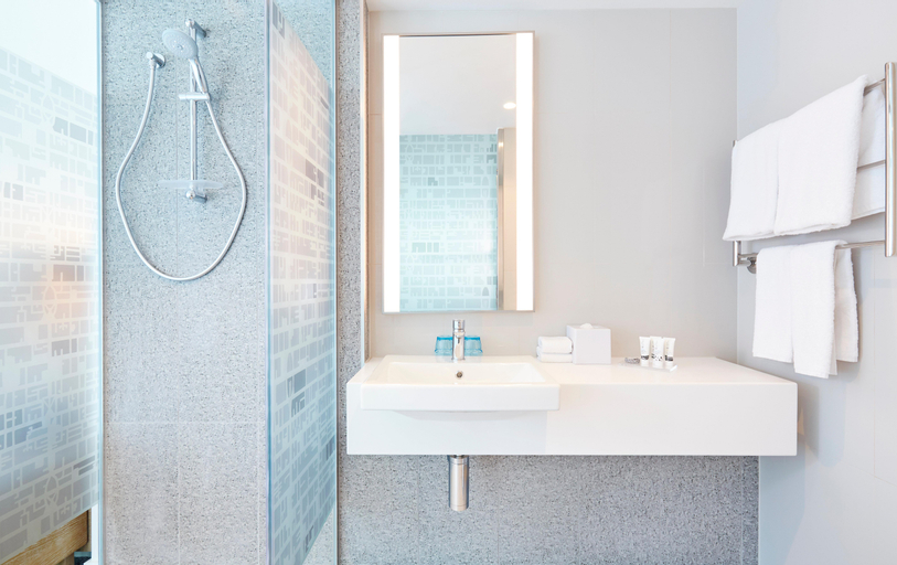 Bathroom 28