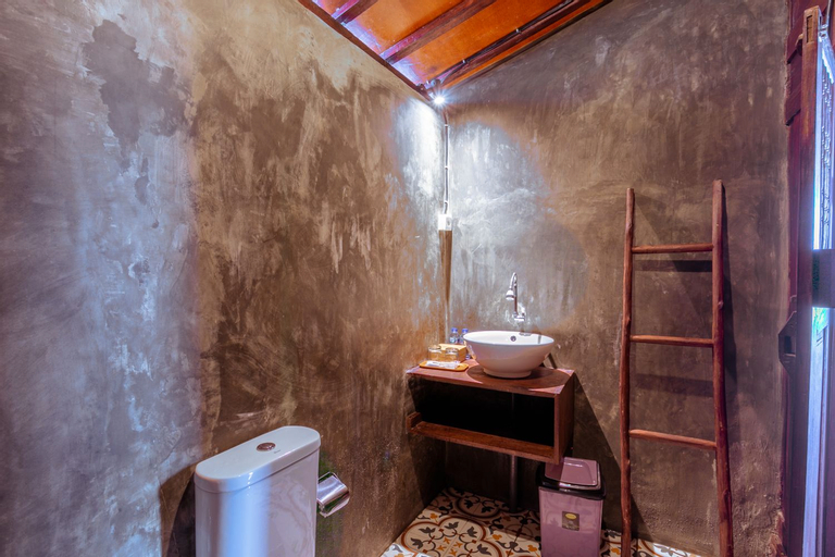 Bathroom 18