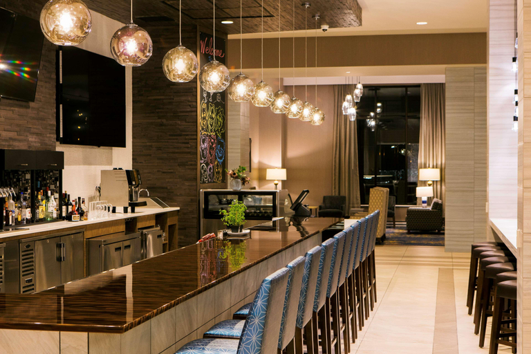 Food & Drinks 5, Hilton Garden Inn Minneapolis University Area, Hennepin