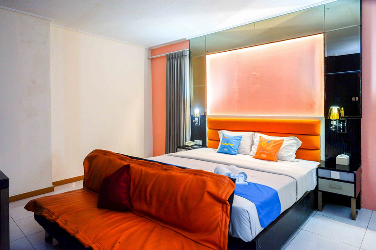 Sans Hotel International Surabaya - Tap to explore photos