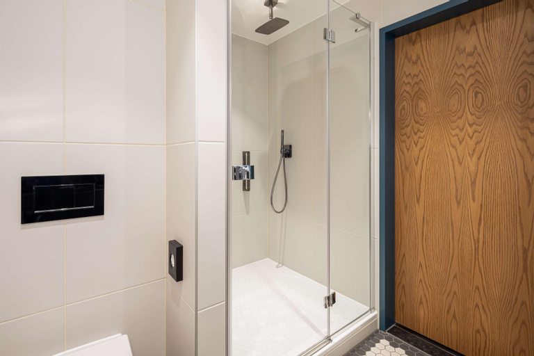 Bathroom 12