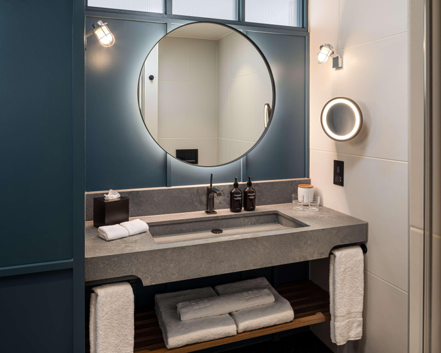 Bathroom 19