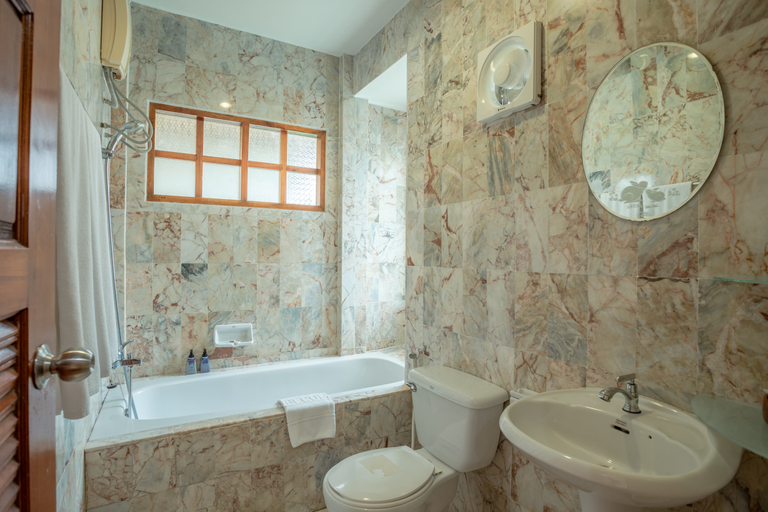 Bathroom, Bangtao Village Resort, Pulau Phuket