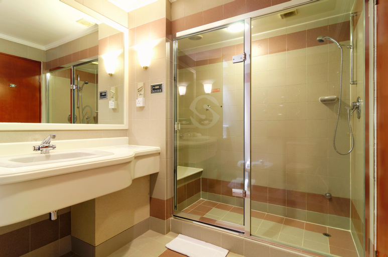 Bathroom 24