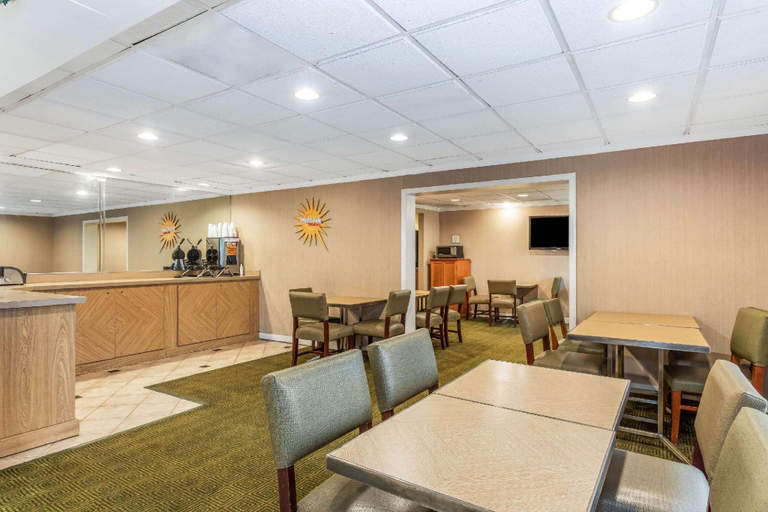 Food & Drinks 5, Baymont Inn & Suites Orlando South, Orange