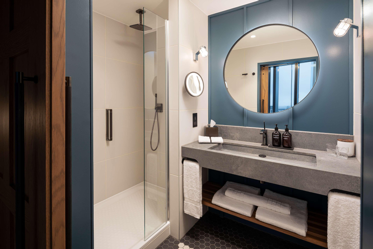 Bathroom 22
