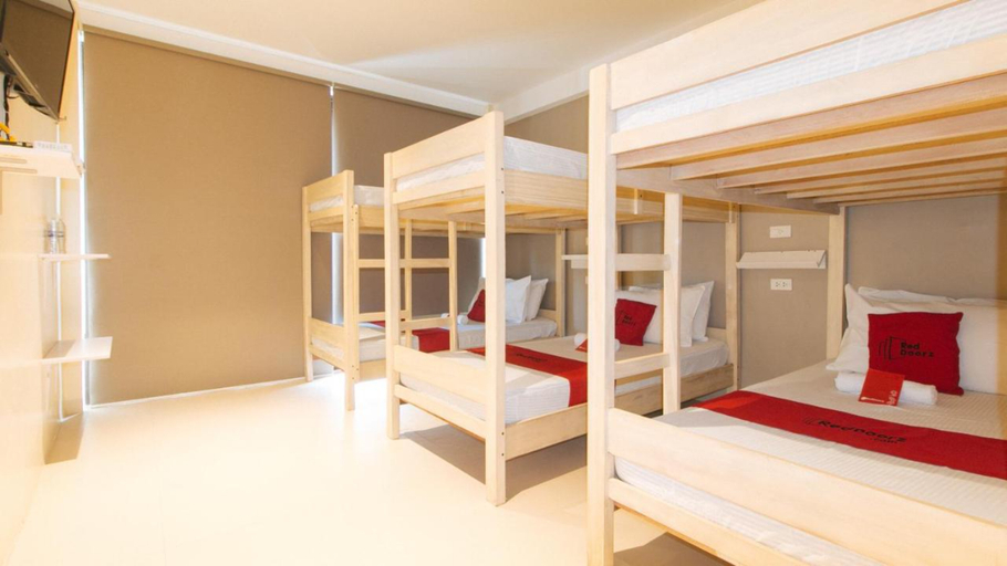 RedDooorz @ Laiya Vivo Hotel Batangas Room Type - RedDoorz Bed in 6 Bed Mixed Dormitory