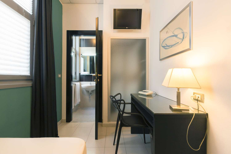 Bedroom 3, Executive Business Hotel, Bari