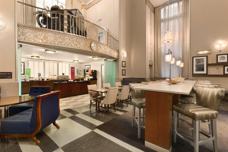 Food & Drinks 5, Hampton Inn Chicago Downtown/N Loop/Michigan Ave, Cook