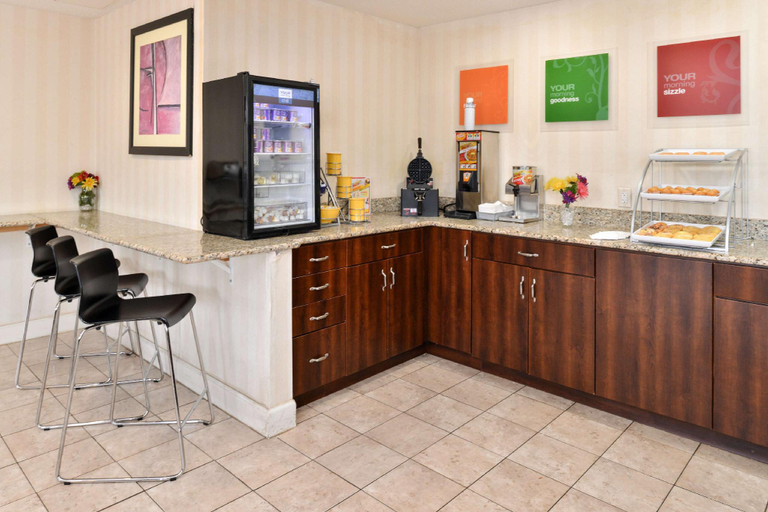 Food & Drinks 3, SYLO Hotel Denver Airport, a Ramada by Wyndham, Adams