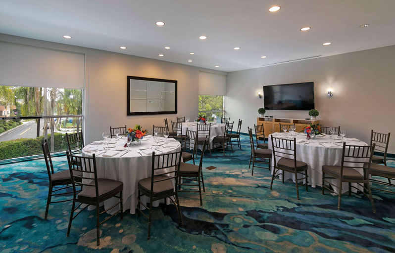 Food & Drinks 5, Belamar Hotel Manhattan Beach, Tapestry Collection by Hilton, Los Angeles