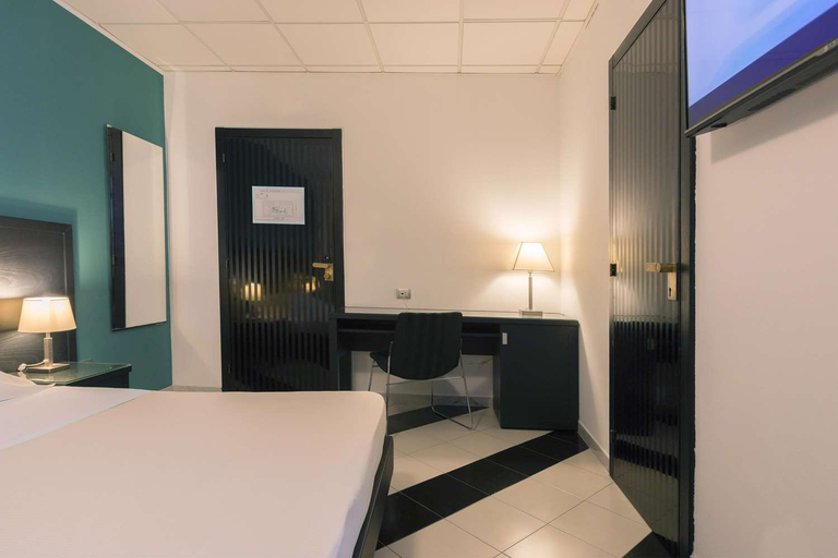 Bedroom 3, Executive Business Hotel, Bari