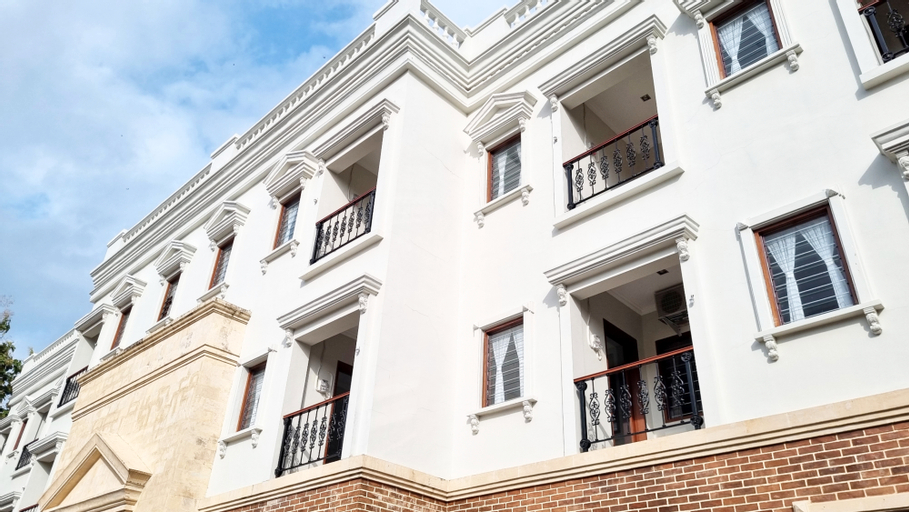 Exterior & Views 15