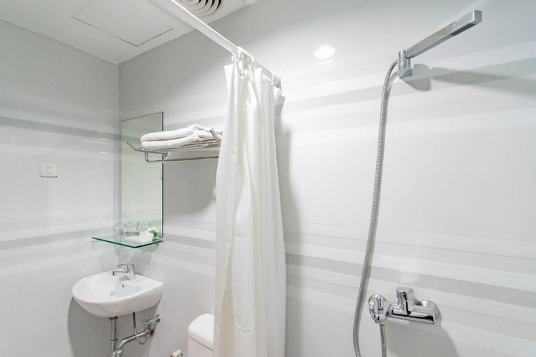 Bedroom 4, Urbanview Hotel Syariah Dapen Pontianak by RedDoorz, Pontianak