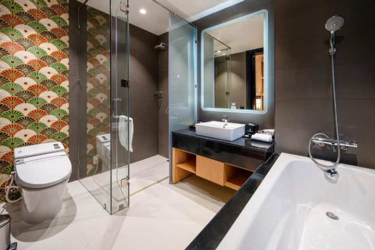 Bathroom 16
