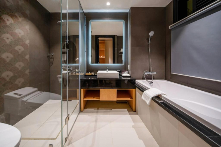 Bathroom 33
