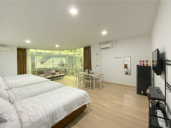 Bedroom 4, CN Homestay A2 Floor 1 at Nagoya Hill Mall, Batam