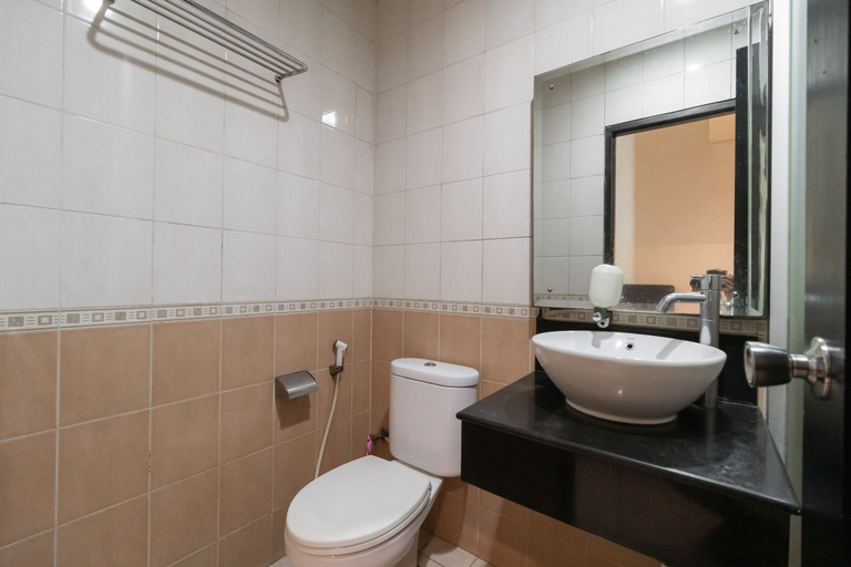 Bathroom 4, RedDoorz @ Jalan Gunung Sahari, Jakarta Pusat