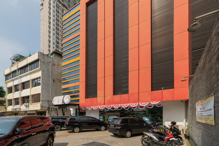 Exterior & Views 2, RedDoorz @ Jalan Gunung Sahari, Central Jakarta