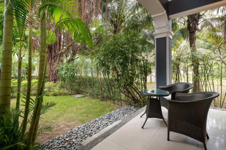 Living Area 14
