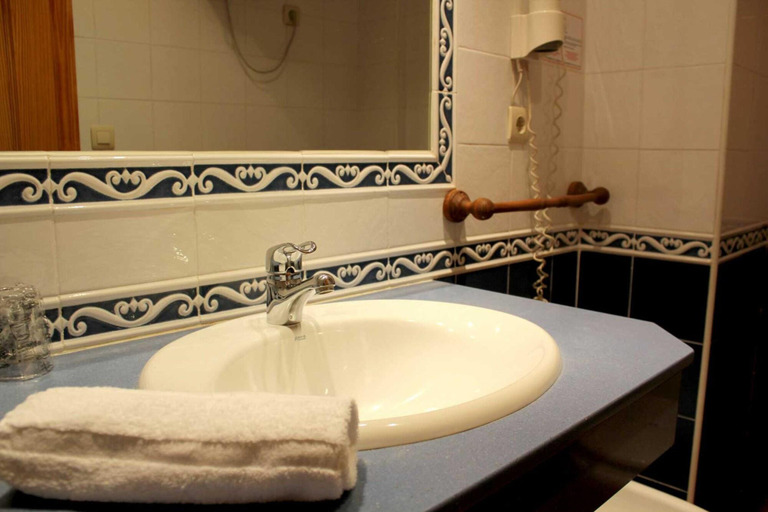 Bathroom 3, Apartamentos Alda porta do sol, Pontevedra
