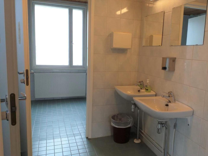 Bathroom 5, Kartanohostel Annacatharina, Southern Savonia