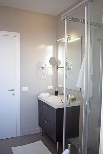 Bathroom 5, Travini Hotel Residence, Trapani