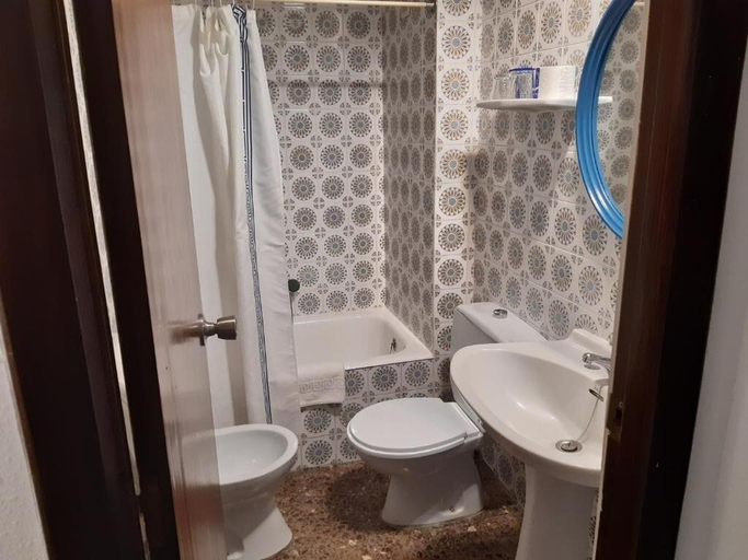 Bathroom 5, Hotel Azahar, Valencia