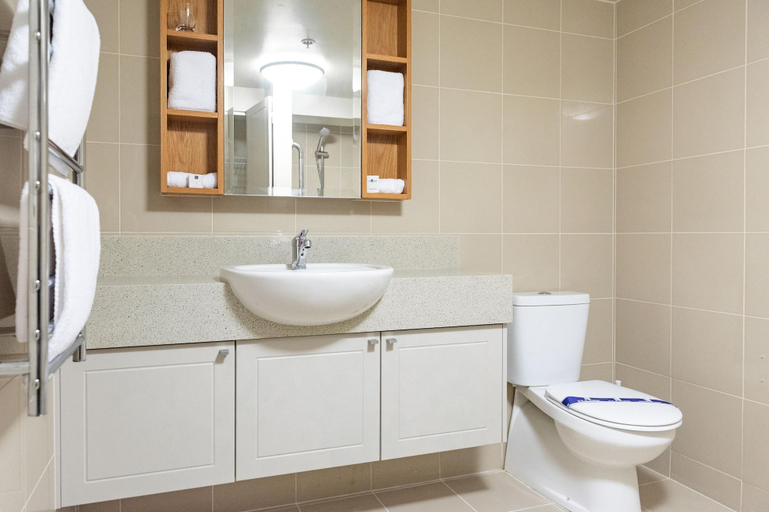 Bathroom, Ocean Breeze Hotel, Waitakere