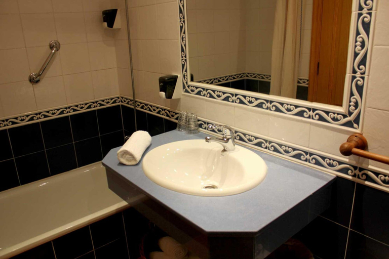 Bathroom 4, Apartamentos Alda porta do sol, Pontevedra