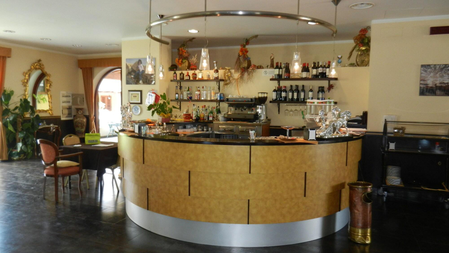 Food & Drinks 5, Eolian Residence, Messina