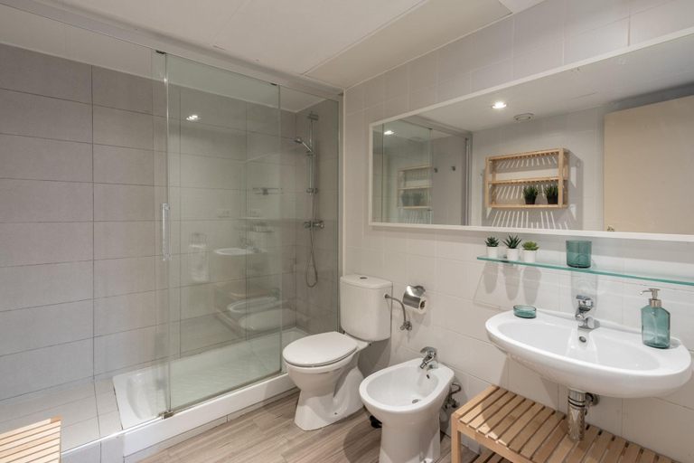 Bathroom 4, Residencia Universitaria Campus del Mar, Barcelona