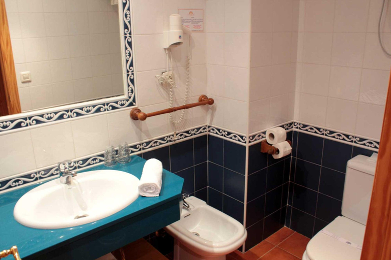 Bathroom 5, Apartamentos Alda porta do sol, Pontevedra