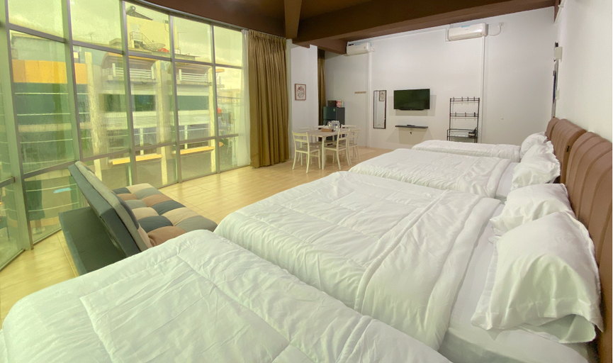 Bedroom 4, CN Homestay C2 Floor 3 at Nagoya Hill Mall, Batam