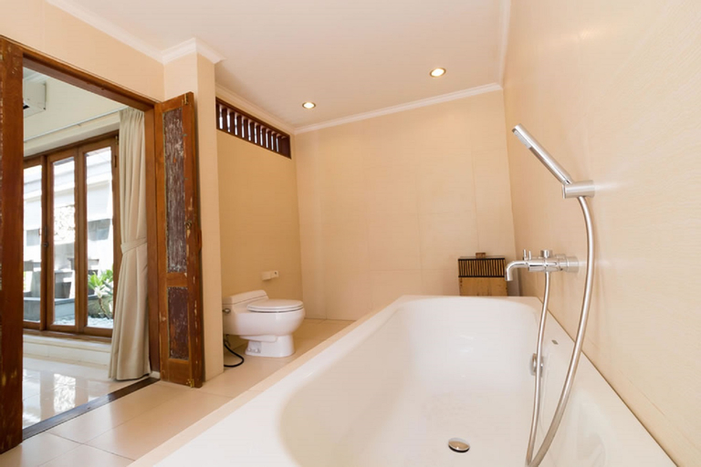Bathroom 10