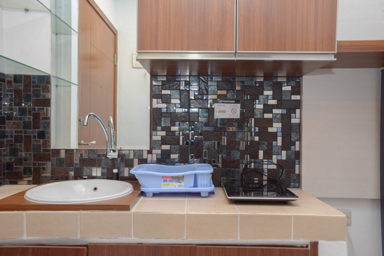 Bathroom 4, Nice and Comfy Studio Apartment Capitol Park Residence By Travelio, Jakarta Pusat
