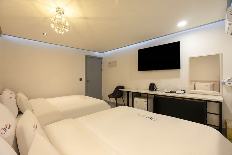 Bedroom 3, World Hotel, Chuncheon