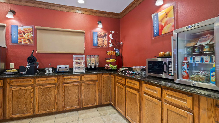 Food & Drinks 5, Best Western Regency Inn & Suites, Gonzales