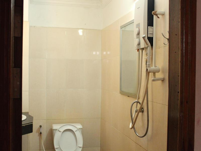 Bathroom 2, Tom & Jerry Guesthouse, Siem Reap